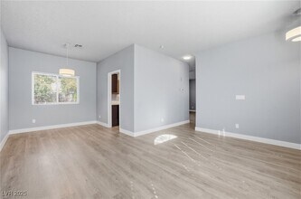 1460 Daybreak Rd in Las Vegas, NV - Building Photo - Building Photo