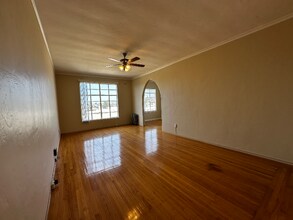 2208 Carroll St, Unit 302 in Oakland, CA - Building Photo - Building Photo