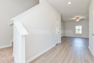 2041 Transatlantic Ave in Charlotte, NC - Foto de edificio - Building Photo