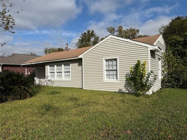 5039 Dickens Rd in Houston, TX - Building Photo - Building Photo