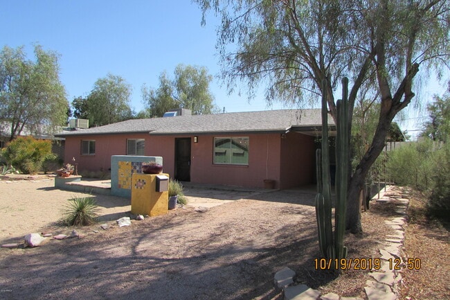 property at 719 W 10th St