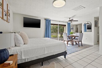 4215 E Bay Dr in Clearwater, FL - Building Photo - Building Photo