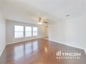 716 King St in Cedar Hill, TX - Foto de edificio - Building Photo