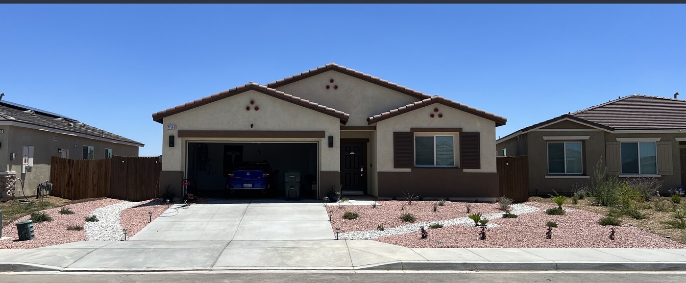 11565 Miranda Dr in Adelanto, CA - Building Photo