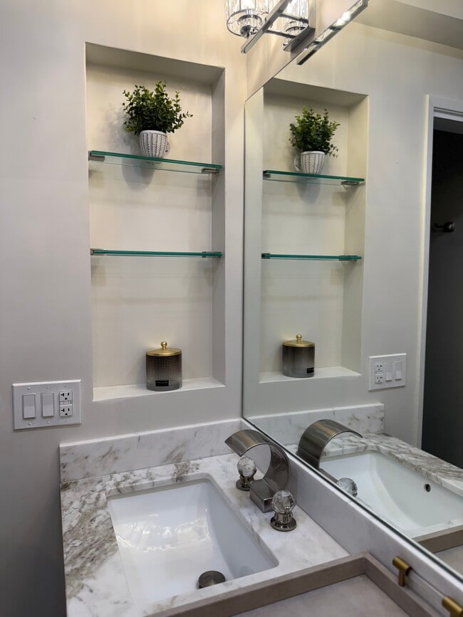 property at 6758 Vinalhaven Ct