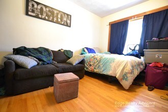 53 Brackett St, Unit 1 in Boston, MA - Building Photo - Building Photo