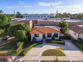 5170 SW 7th St in Coral Gables, FL - Foto de edificio - Building Photo