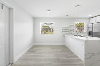 385 Flanders I in Delray Beach, FL - Building Photo - Building Photo