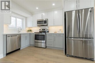 213 Thorner Dr in Hamilton, ON - Building Photo - Building Photo