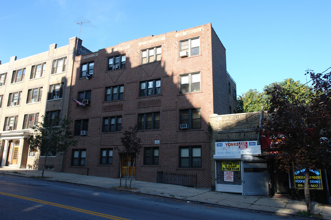 241 Mclean Ave in Yonkers, NY - Building Photo - Building Photo