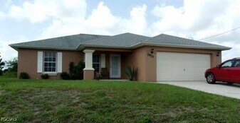 2923 3rd St SW in Lehigh Acres, FL - Building Photo