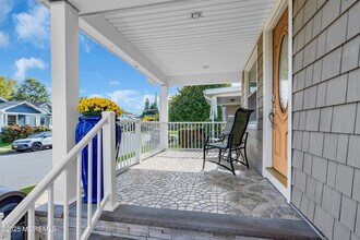 35 Lipman Pl in Neptune City, NJ - Foto de edificio - Building Photo
