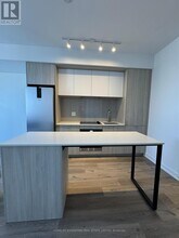 395 Square One Dr in Mississauga, ON - Building Photo - Building Photo