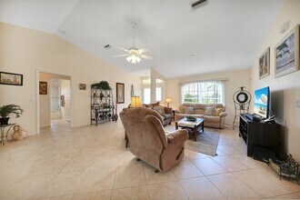 260 Rotonda Cir in Rotonda West, FL - Building Photo - Building Photo