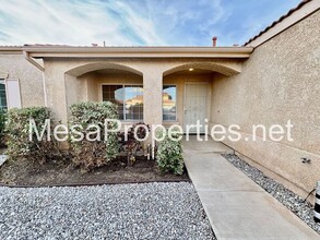 12336 Mead Ln in Victorville, CA - Foto de edificio - Building Photo