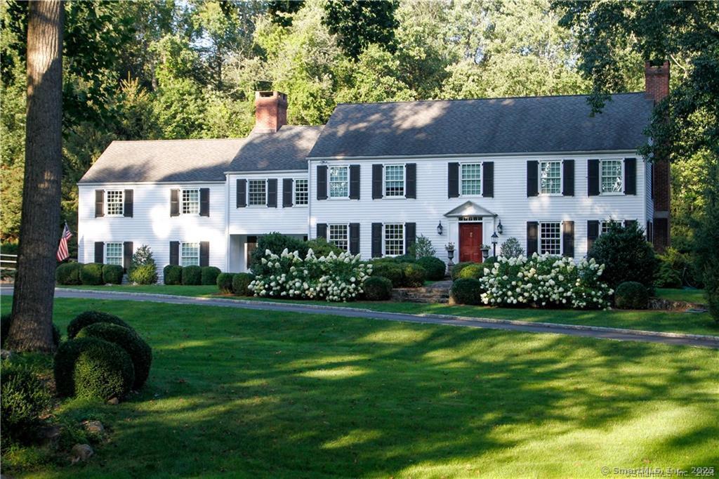 231 Turtle Back Rd in New Canaan, CT - Building Photo