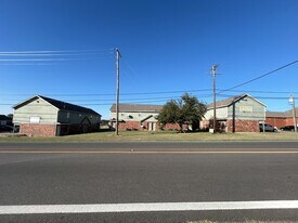 809 W Walnut St, Unit B1 in Celina, TX - Building Photo