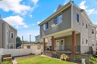 38 George St, Unit 1 in Medford, MA - Building Photo - Building Photo