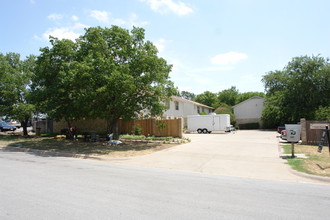 Sappington Place Townhomes in Fort Worth, TX - Building Photo - Building Photo