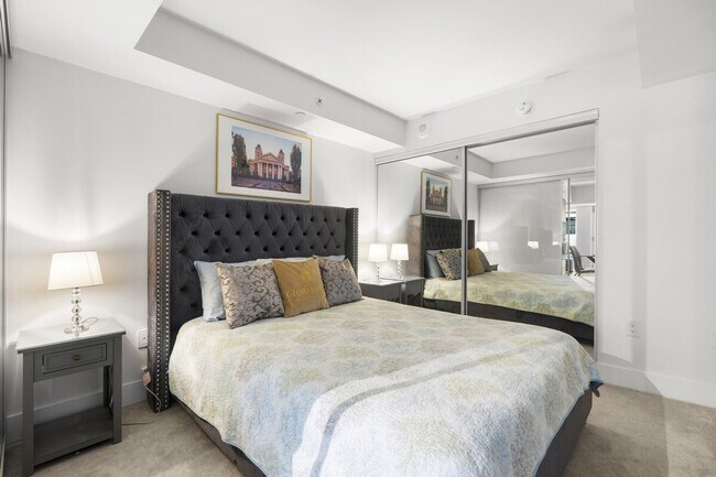 2 Phipps St in Toronto, ON - Building Photo - Building Photo