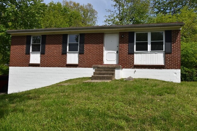 114 Bluegrass Rd in Clarksville, TN - Building Photo - Building Photo