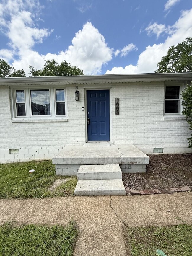 2005 Manchester Ave in Nashville, TN - Building Photo - Building Photo