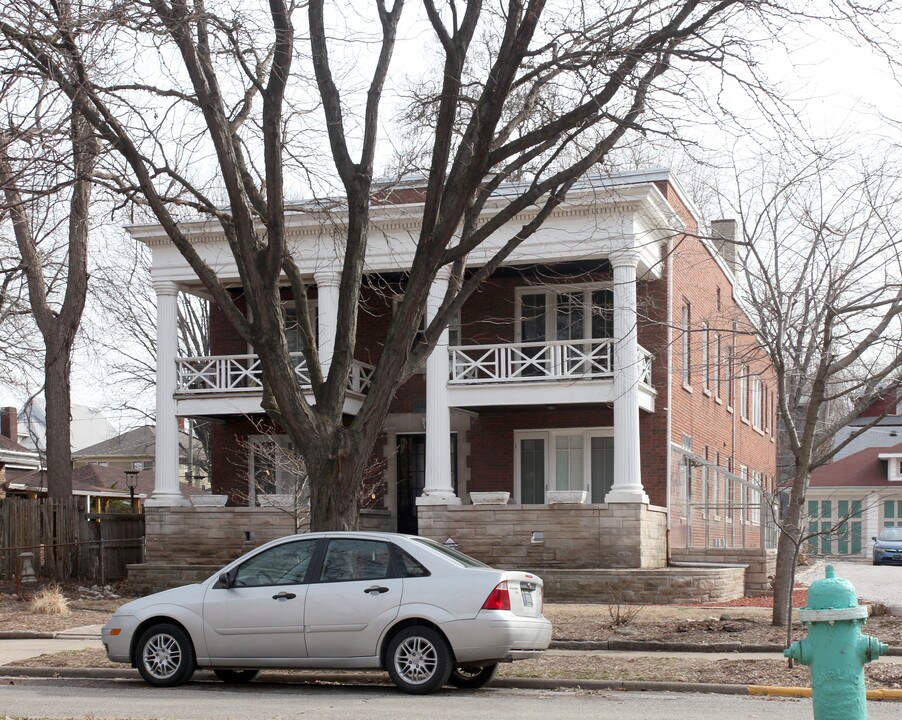 945 Woodruff Pl Middle Dr in Indianapolis, IN - Foto de edificio