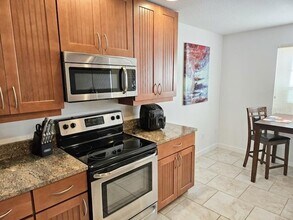 6618 7th Ave Cir W, Unit 1404 in Bradenton, FL - Foto de edificio - Building Photo