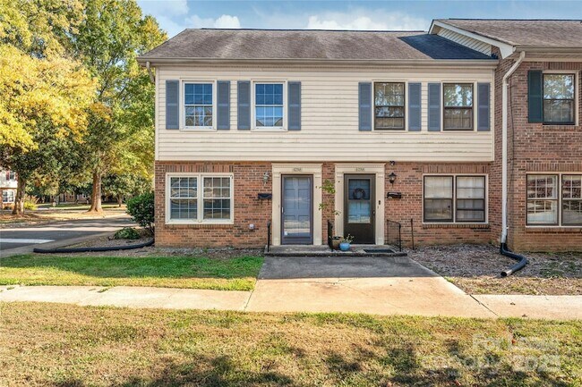 4736 Old Lantern Way in Charlotte, NC - Building Photo - Building Photo