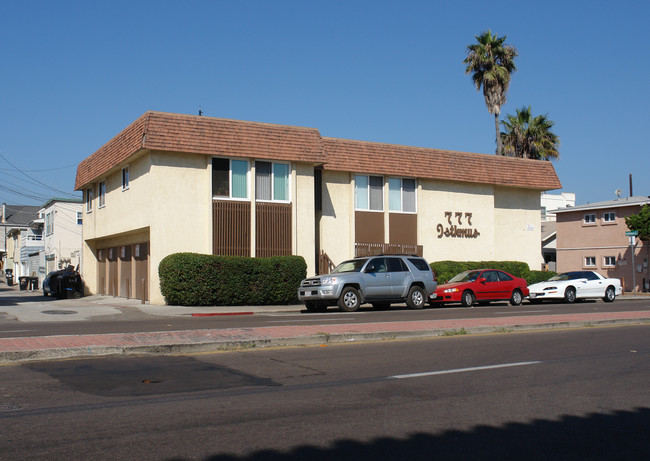 777 Isthmus Ct in San Diego, CA - Foto de edificio - Building Photo