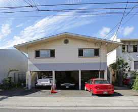 1609 Democrat St in Honolulu, HI - Building Photo - Building Photo