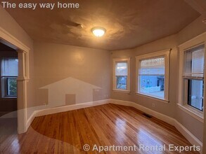 110 W Quincy St, Unit 2 in Somerville, MA - Building Photo - Building Photo