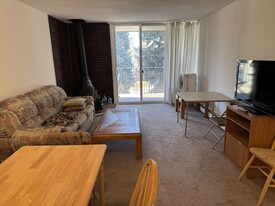 2231 S Vaughn Way, Unit 302B Apartamentos