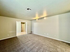 240 Barrett Pl in Edmond, OK - Building Photo - Building Photo
