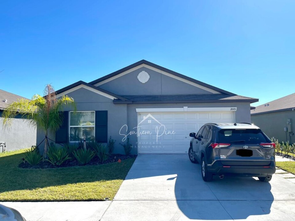 2005 Red Loop in Lakeland, FL - Building Photo