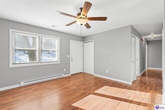 1045 Greenway Dr in Elizabethtown, KY - Building Photo - Building Photo