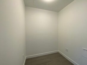 555 Sydney Av in Coquitlam, BC - Building Photo - Building Photo