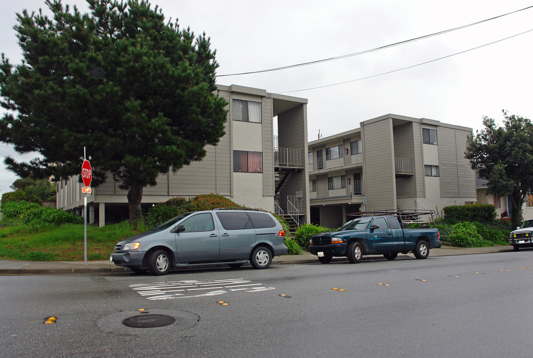 114-118 Orange Ave in South San Francisco, CA - Foto de edificio