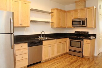 1555 N Willis Blvd, Unit 5 in Portland, OR - Foto de edificio - Building Photo