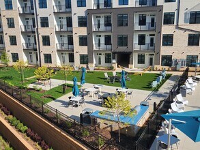 Views at Flowers in Clayton, NC - Foto de edificio - Building Photo