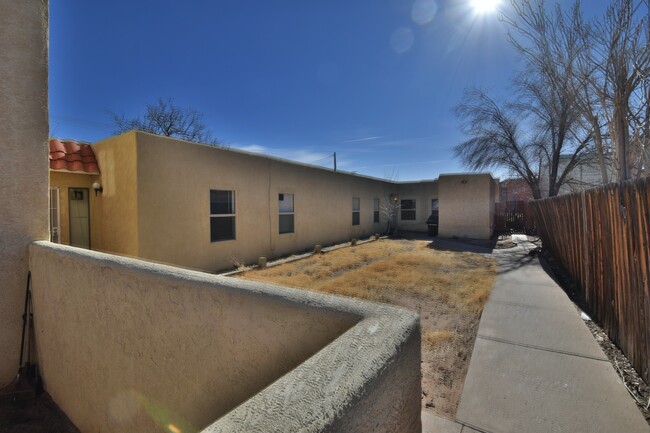 Sandia in Albuquerque, NM - Foto de edificio - Building Photo