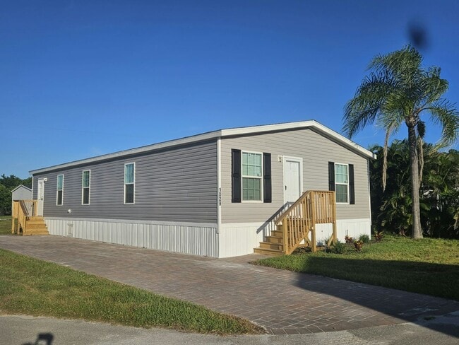 property at 1029 Myakka Dr