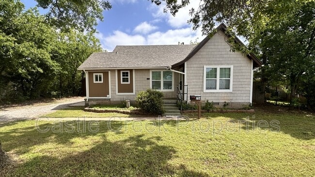 714 W Hurd St