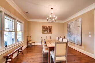 2105 Brookview Dr NW in Atlanta, GA - Building Photo - Building Photo