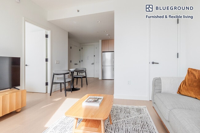 478 Kent Ave in Brooklyn, NY - Building Photo - Building Photo