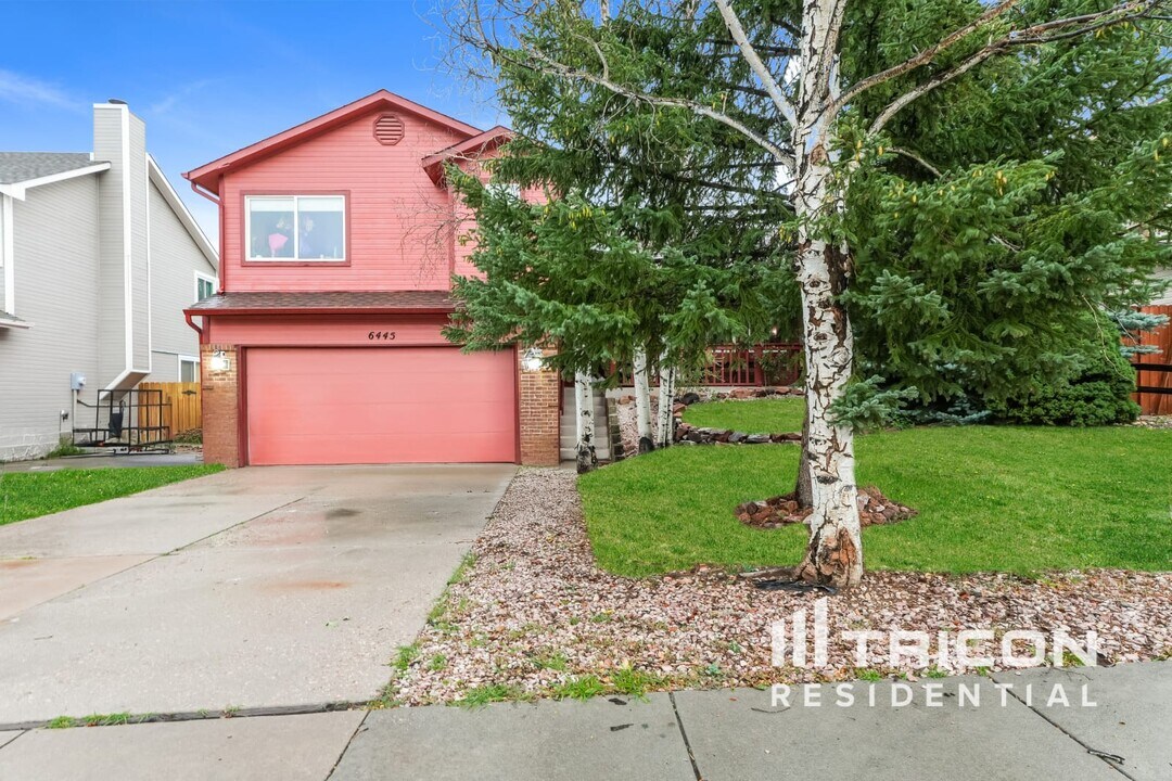 6445 Fall River Dr in Colorado Springs, CO - Building Photo