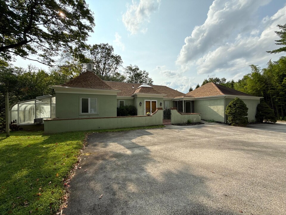 1225 Rock Creek Rd in Gladwyne, PA - Building Photo
