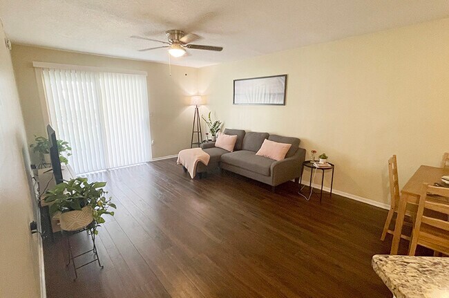 1964 Lake Atriums Cir