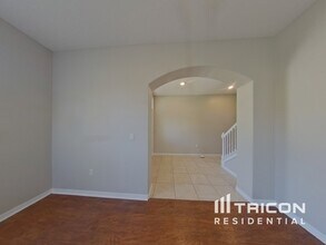 33246 Irongate Dr in Leesburg, FL - Building Photo - Building Photo