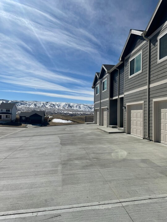 5971 Poison Spider Rd, Unit 2 in Mills, WY - Foto de edificio